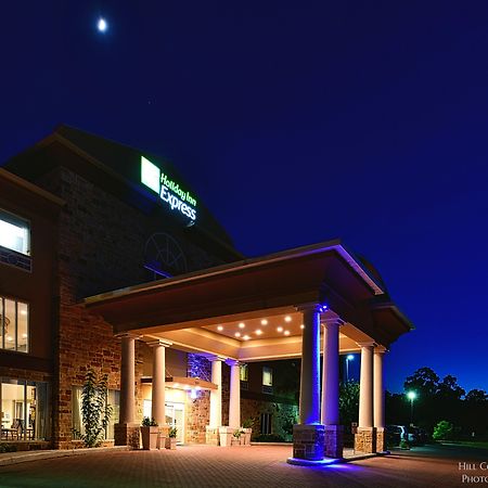 Holiday Inn Express & Suites Fredericksburg By Ihg מראה חיצוני תמונה