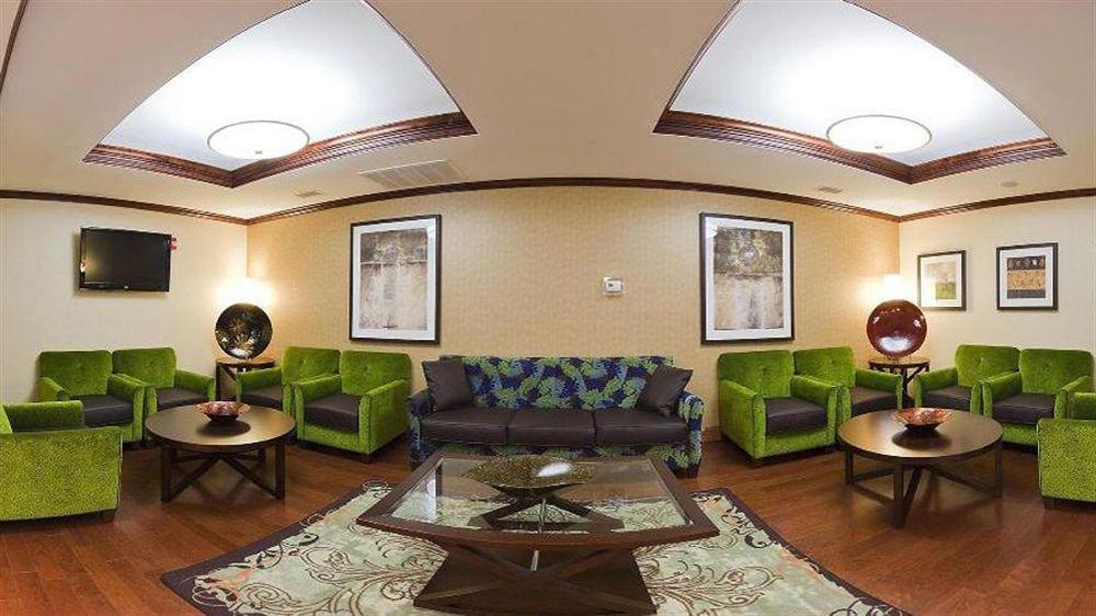 Holiday Inn Express & Suites Fredericksburg By Ihg מראה חיצוני תמונה