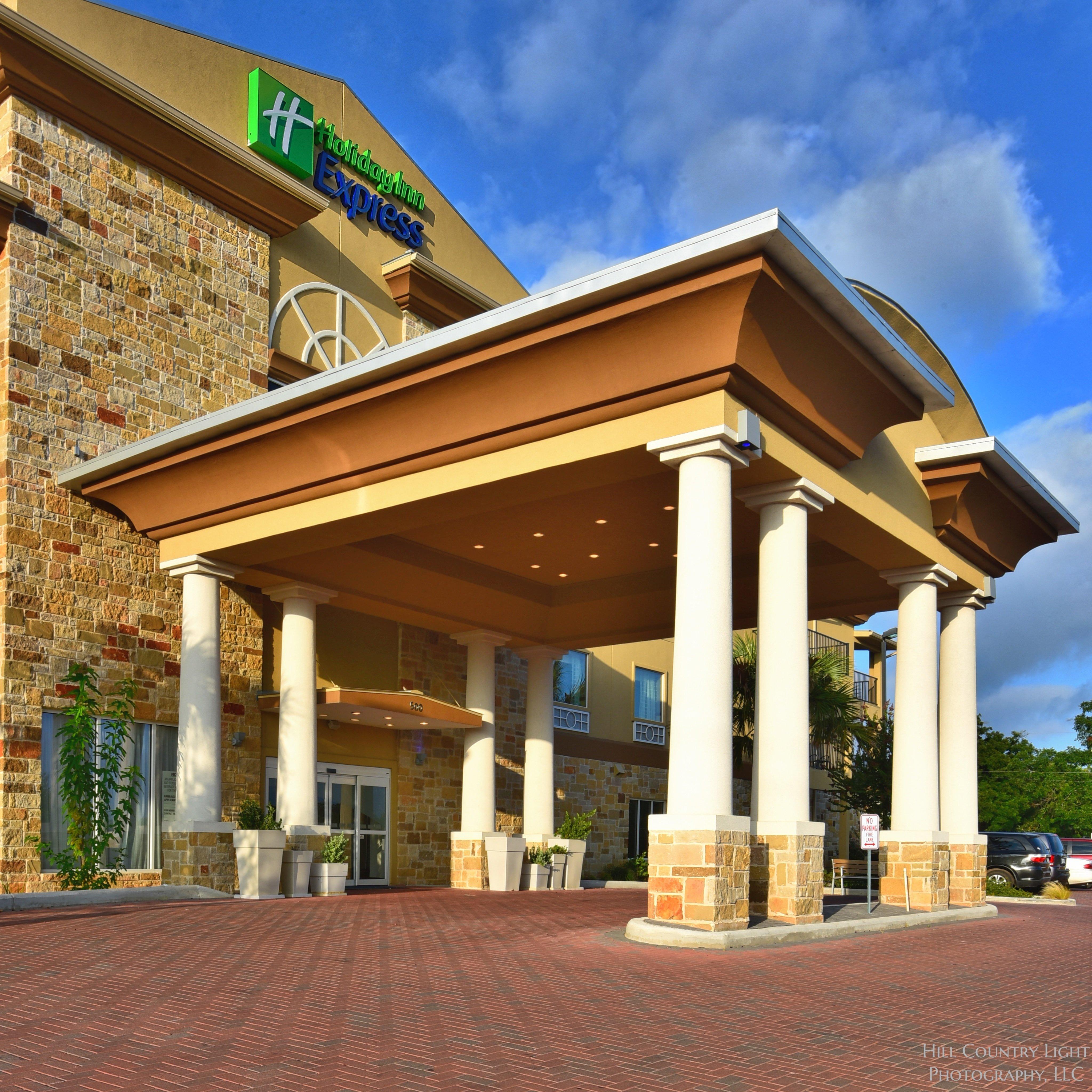 Holiday Inn Express & Suites Fredericksburg By Ihg מראה חיצוני תמונה