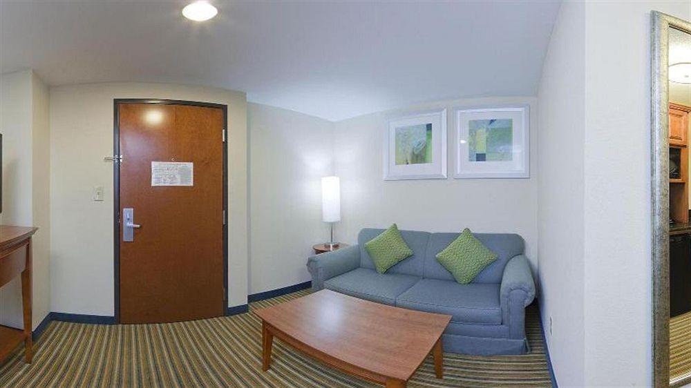 Holiday Inn Express & Suites Fredericksburg By Ihg מראה חיצוני תמונה