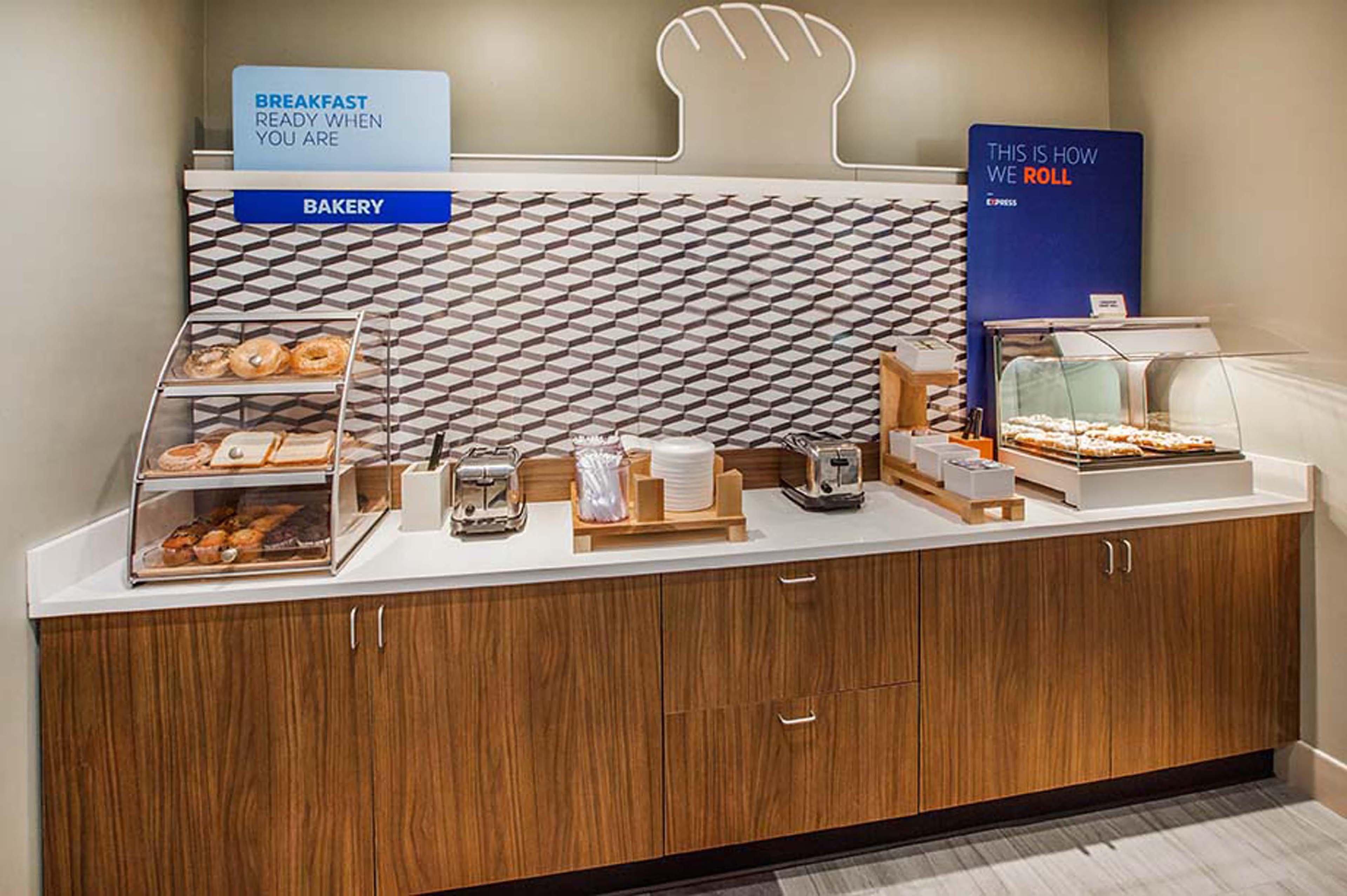 Holiday Inn Express & Suites Fredericksburg By Ihg מראה חיצוני תמונה