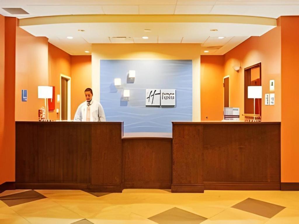 Holiday Inn Express & Suites Fredericksburg By Ihg מראה חיצוני תמונה
