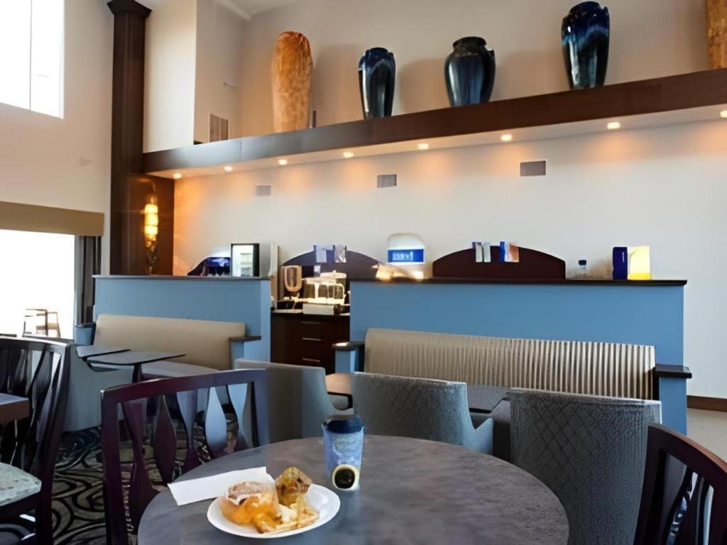 Holiday Inn Express & Suites Fredericksburg By Ihg מראה חיצוני תמונה