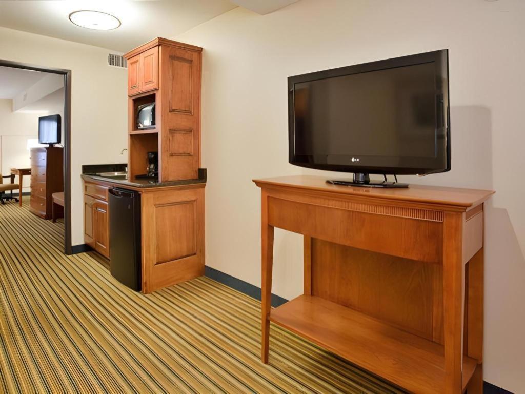 Holiday Inn Express & Suites Fredericksburg By Ihg מראה חיצוני תמונה
