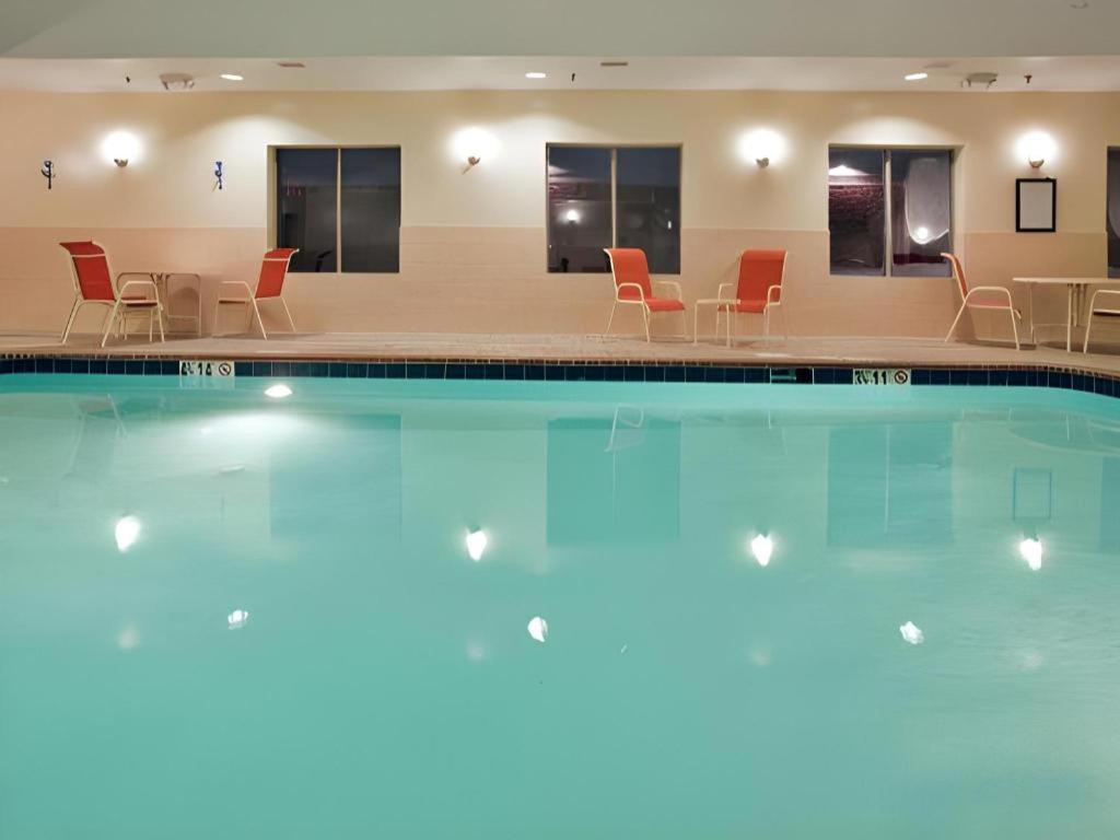 Holiday Inn Express & Suites Fredericksburg By Ihg מראה חיצוני תמונה