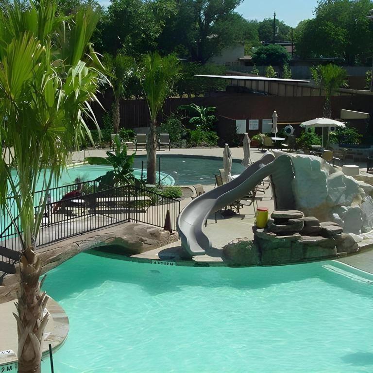 Holiday Inn Express & Suites Fredericksburg By Ihg מראה חיצוני תמונה