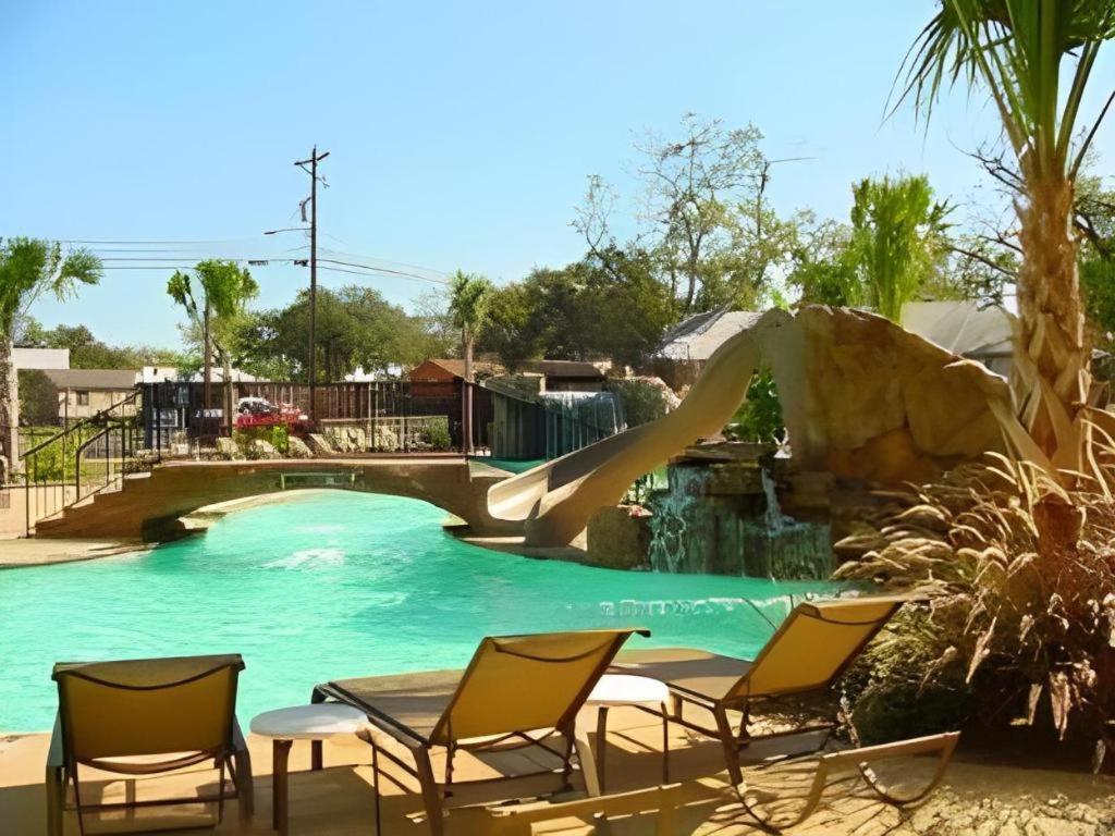 Holiday Inn Express & Suites Fredericksburg By Ihg מראה חיצוני תמונה