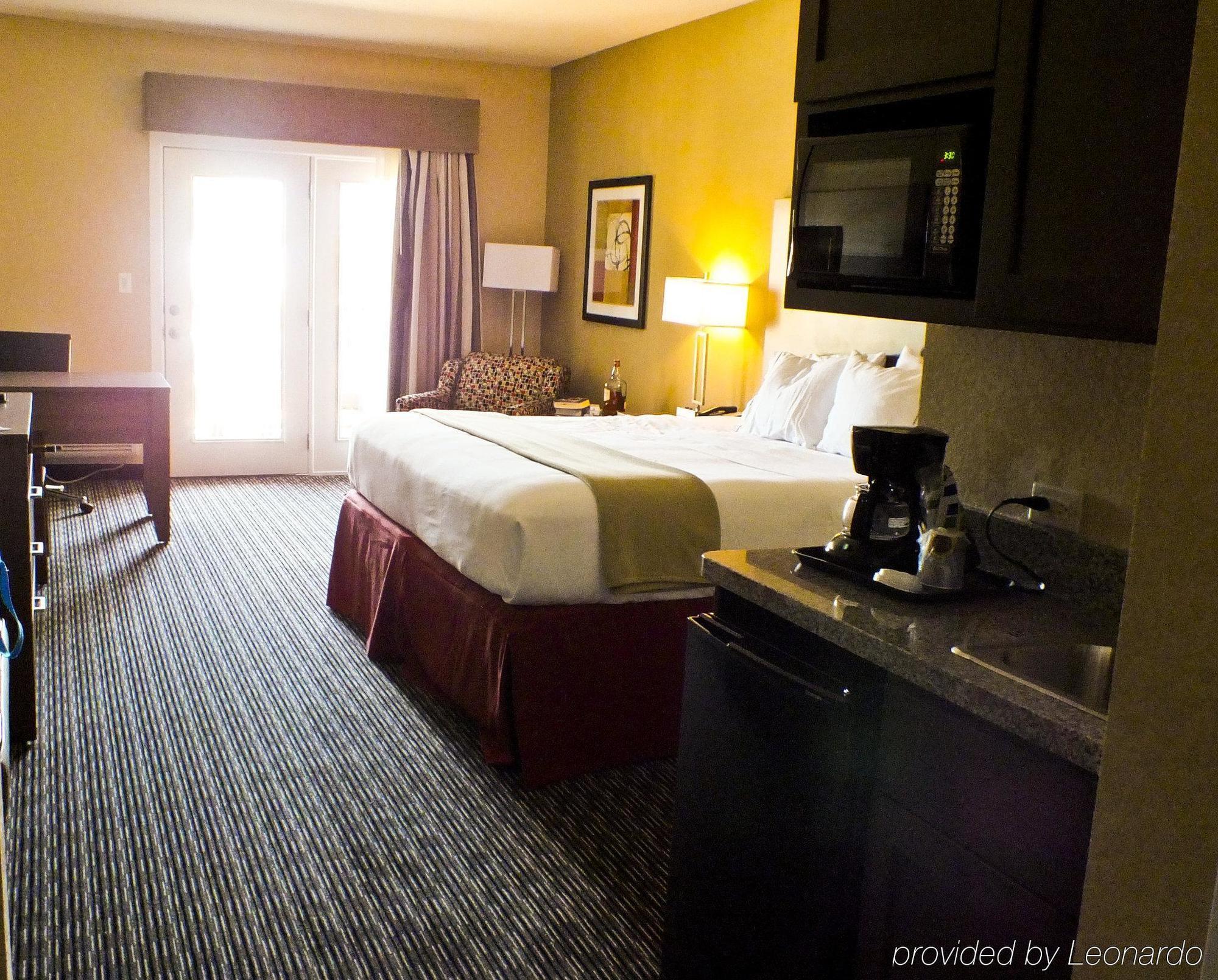 Holiday Inn Express & Suites Fredericksburg By Ihg חדר תמונה
