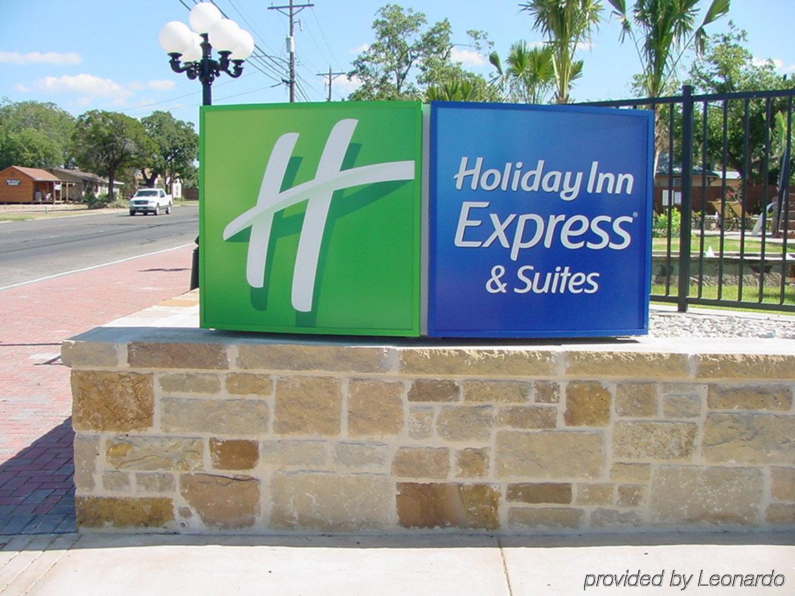 Holiday Inn Express & Suites Fredericksburg By Ihg מראה חיצוני תמונה