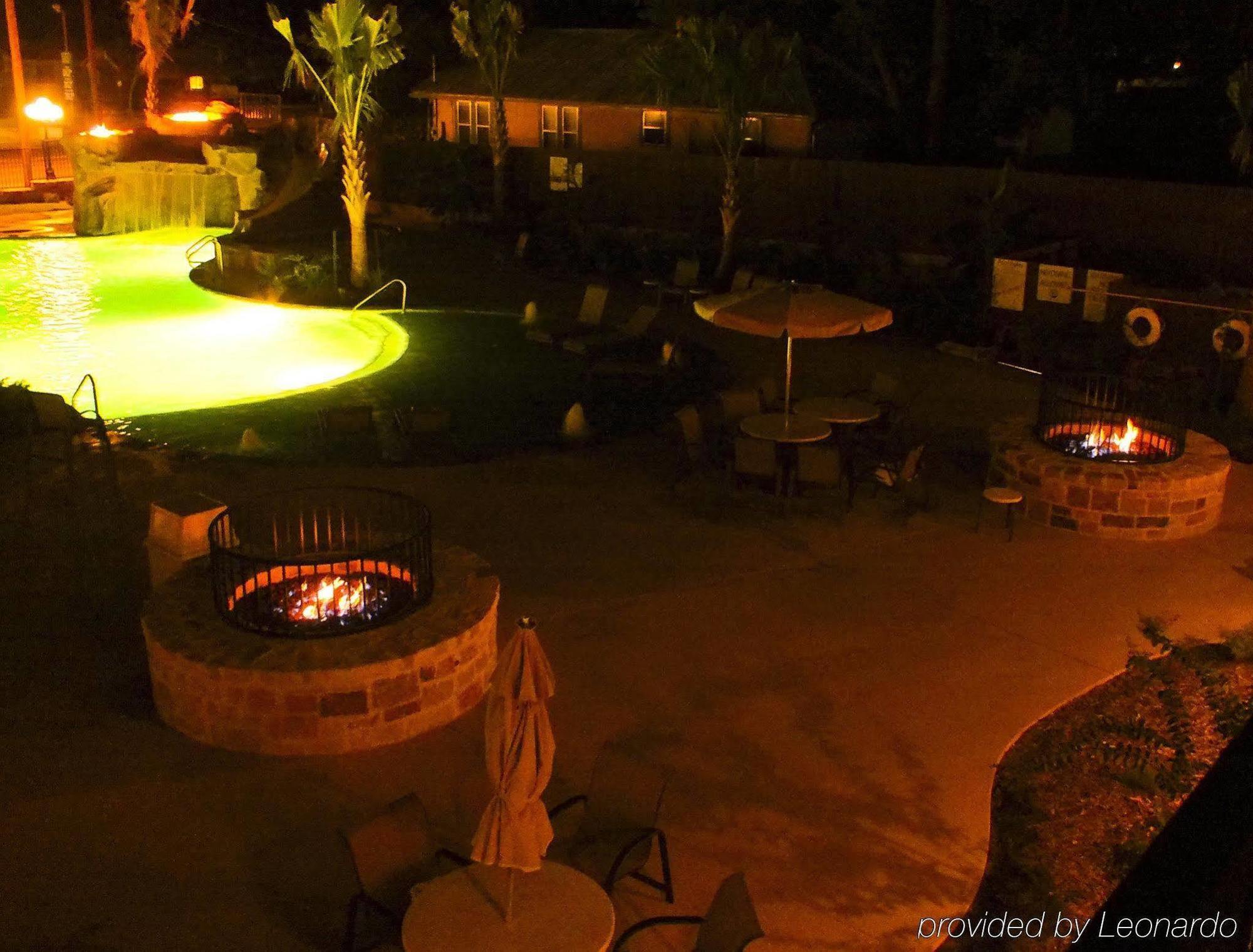Holiday Inn Express & Suites Fredericksburg By Ihg שירותים תמונה