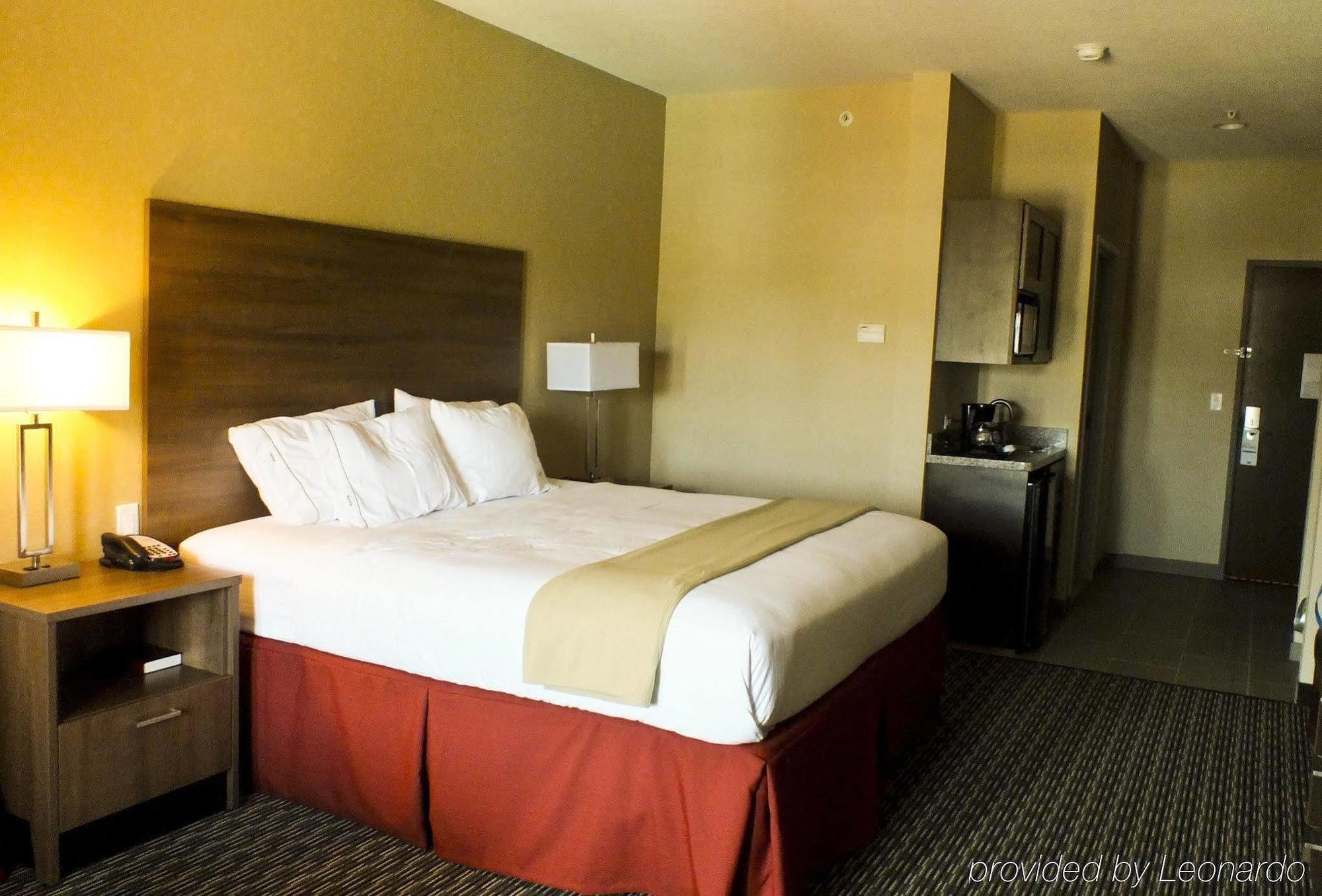 Holiday Inn Express & Suites Fredericksburg By Ihg חדר תמונה